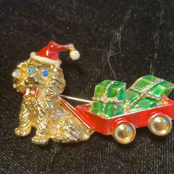 Beatrix Christmas dog and wagon with enamel brooch - Picture 1 of 4